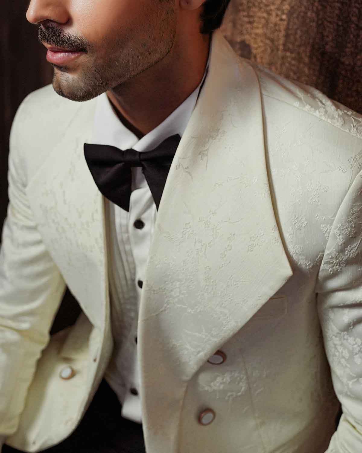 TUXEDO EMERALD WHITE