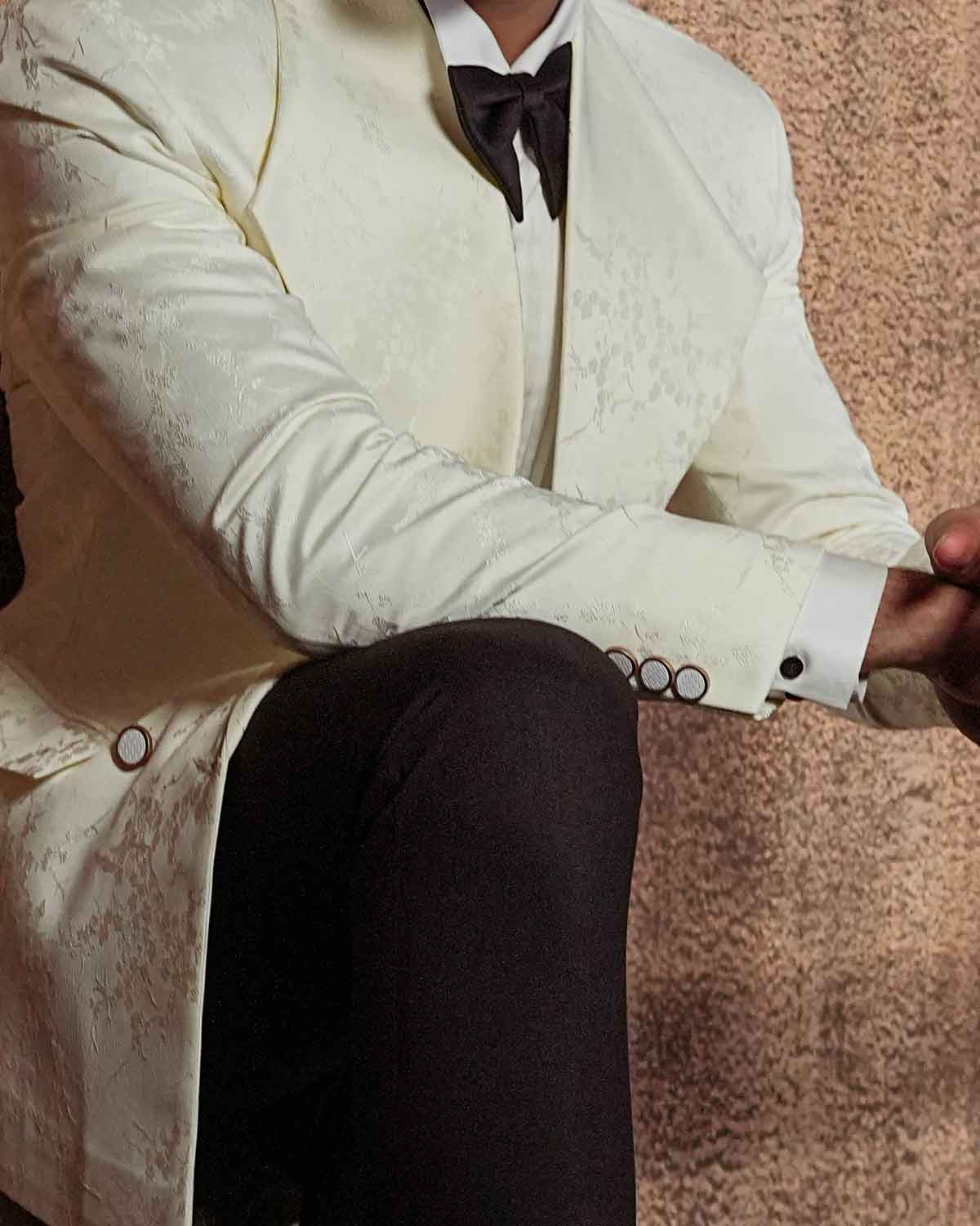TUXEDO EMERALD WHITE